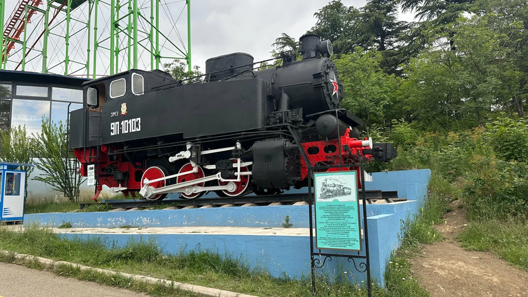 ორთქლის ლოკომოტივის ძეგლი (მთაწმინდის პარკი)