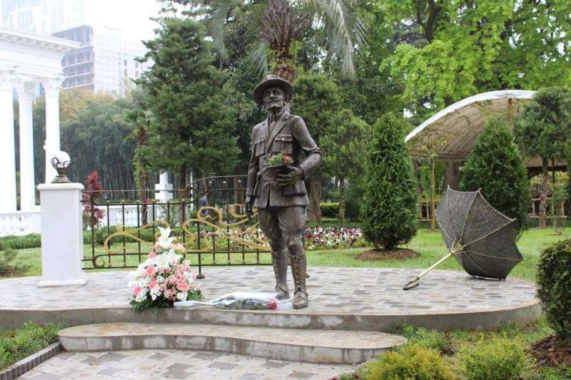 Памятник Ясону Гордезиани