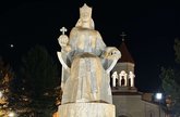 Памятник царице Тамаре