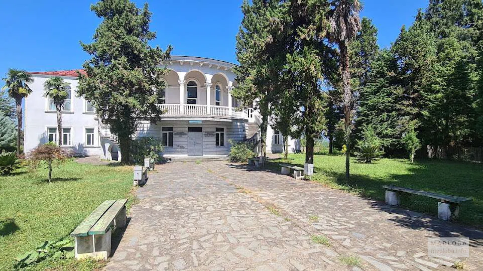 Парк Анасеули в Озургети - уютный уголок природы