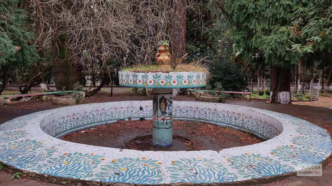 Фонтан в парке Анасеули