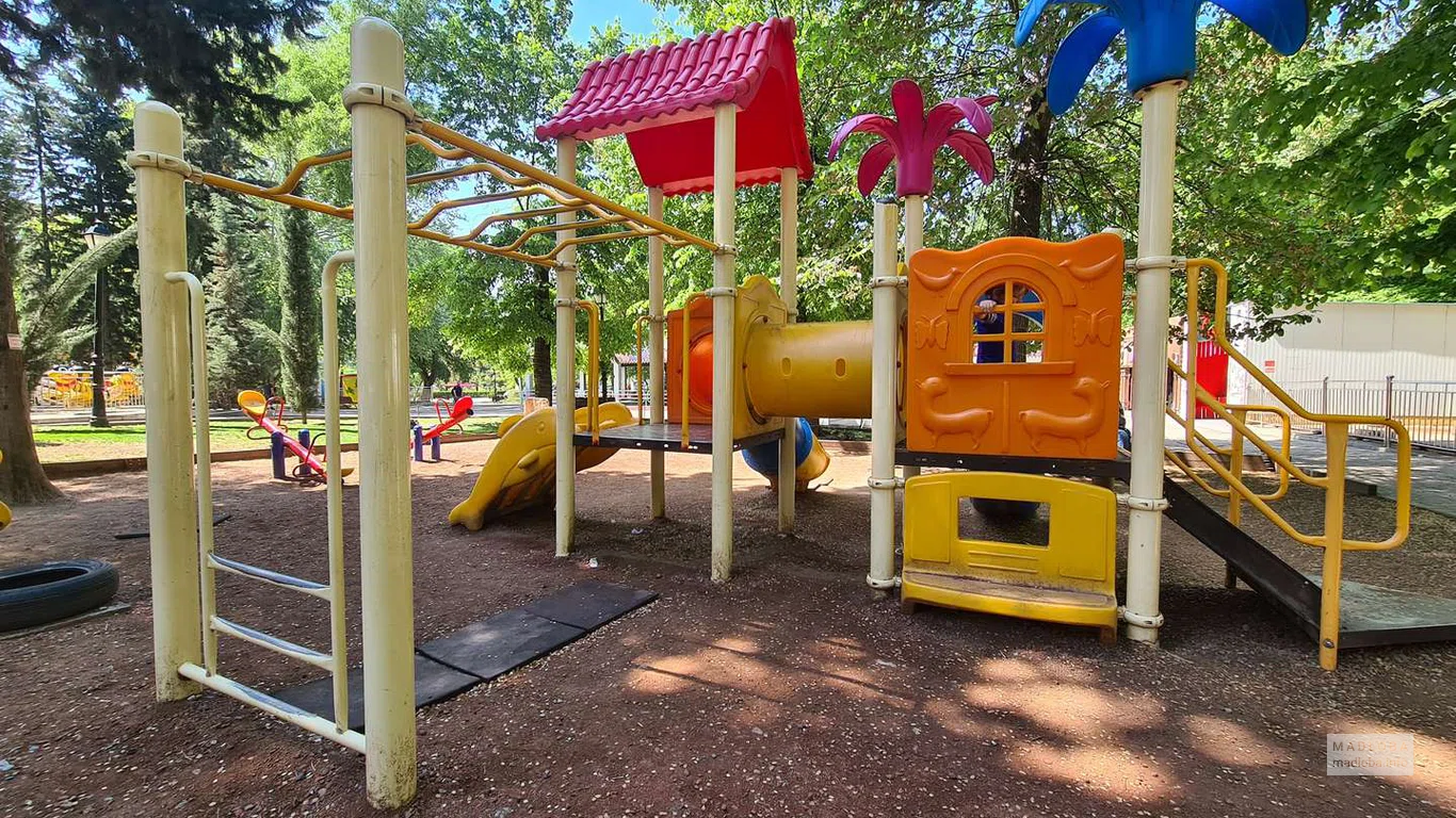 Детская площадка в Парке Муштаид