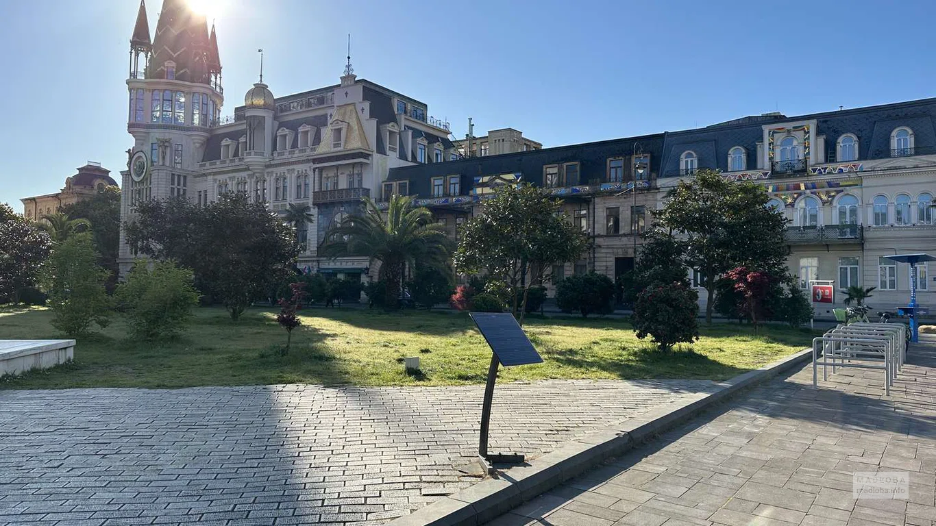 Парк со скульптурами возле Площади Европы