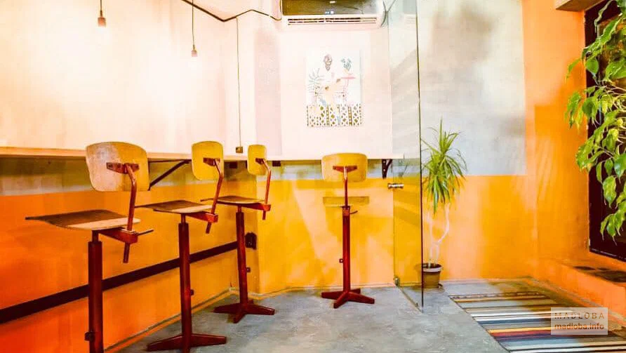 Барные стулья в кафе Pasta Bar