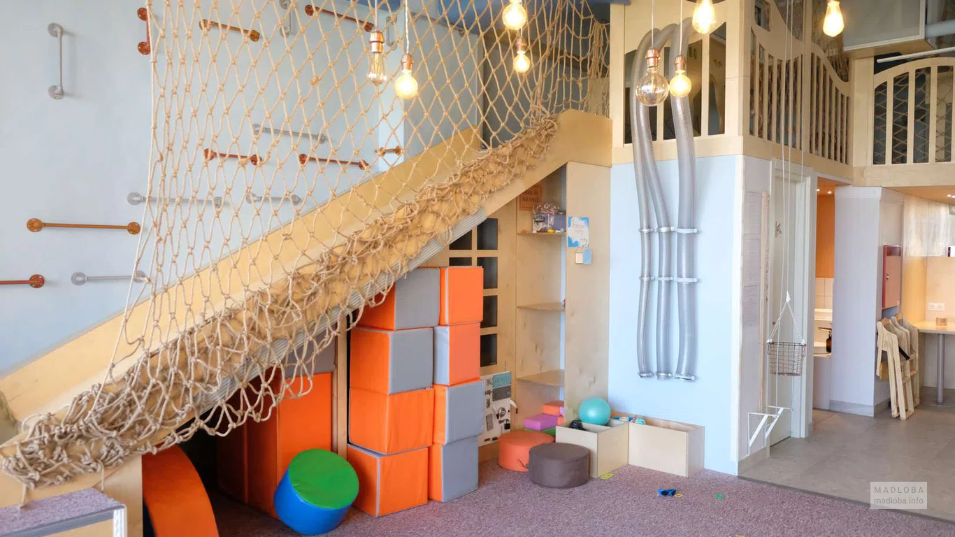 Игровая зона в семейном кафе Pause