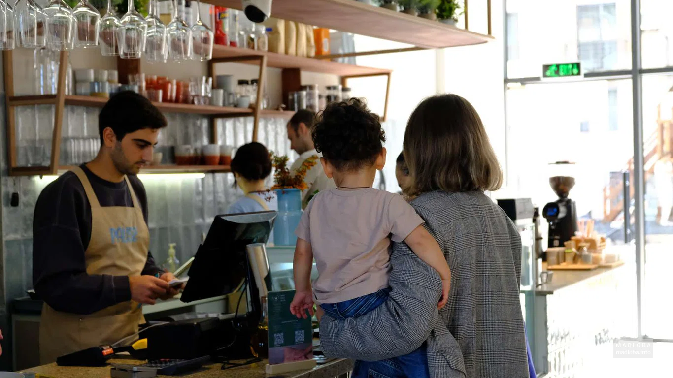 Посетители кафе Pause