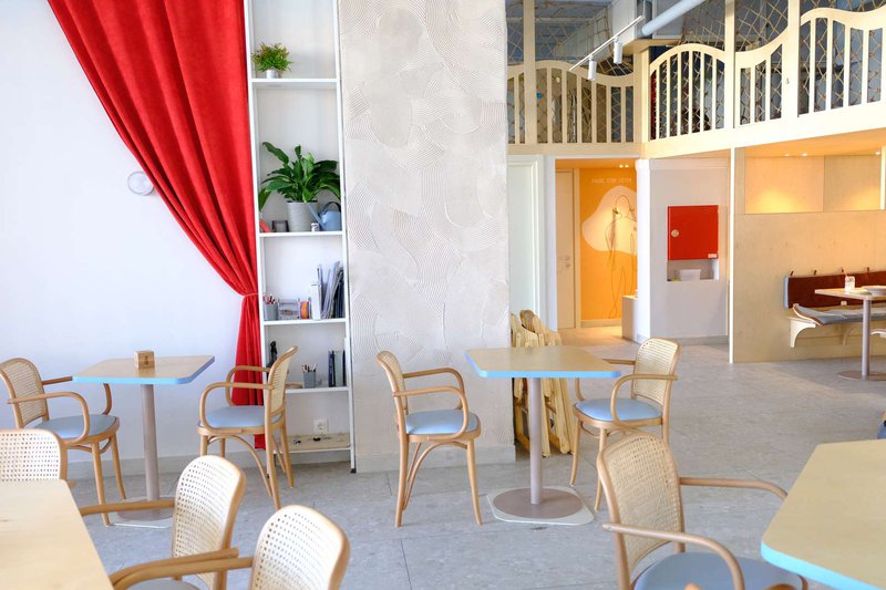 Столики в Pause Family Cafe