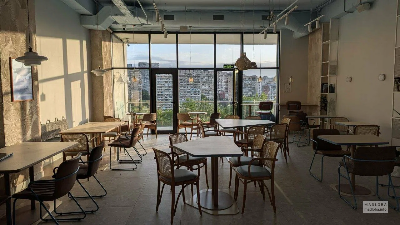 Pause Family Cafe в Тбилиси — кафе с атмосферой уюта, сладостями и детской зоной.