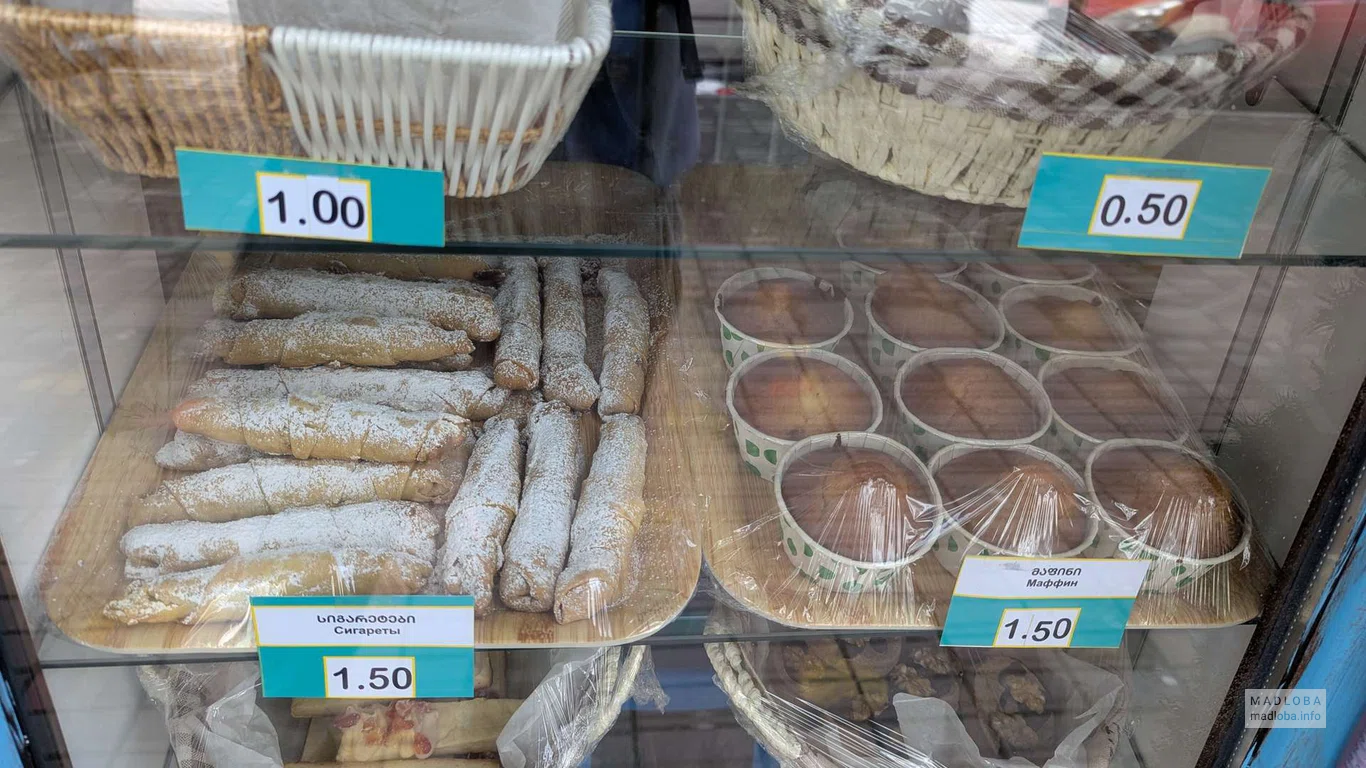 Свежая выпечка в кондитерской Pepita