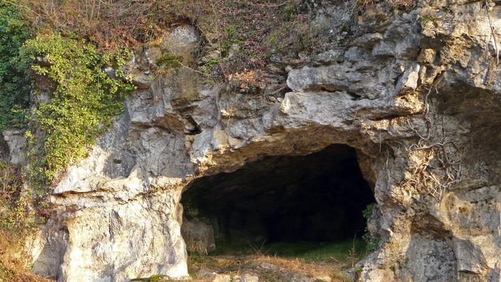 Usholti Cave