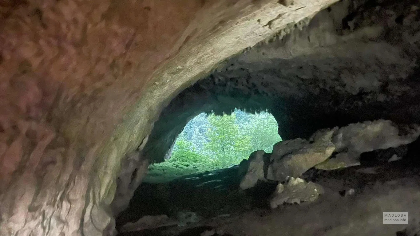 Вид из пещеры Дзудзуана