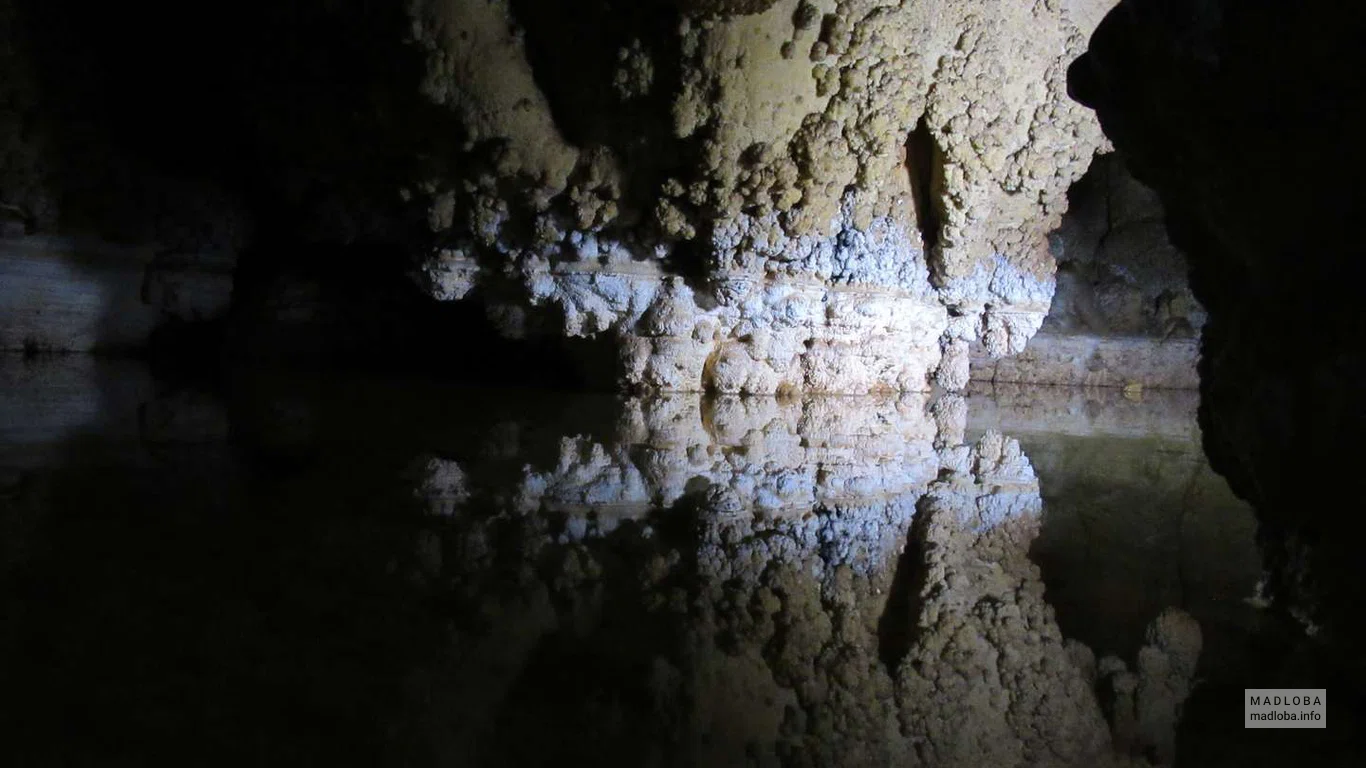 Подземная река в пещере Крубера