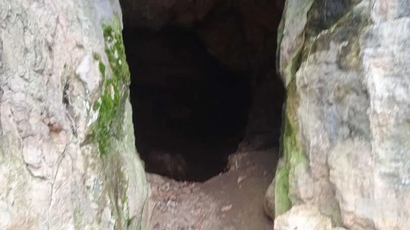 Вход в пещеру Муджирети
