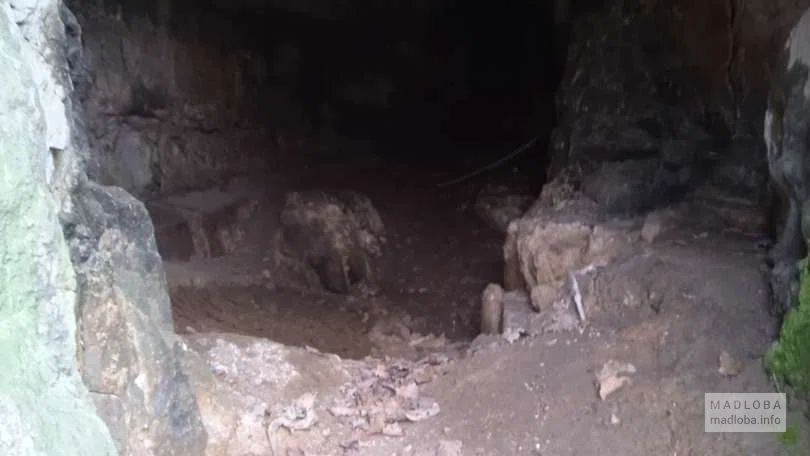 Внутренняя обстановка в пещере Муджирети