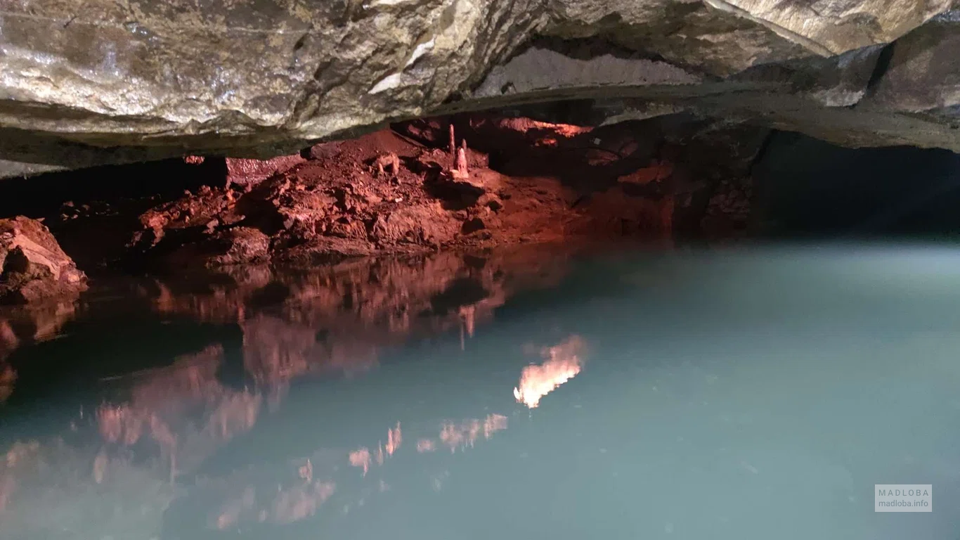 Затопленный участок в пещере Прометея
