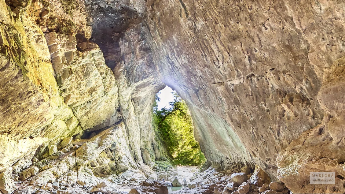 "Окно" в пещере Цуцхвати