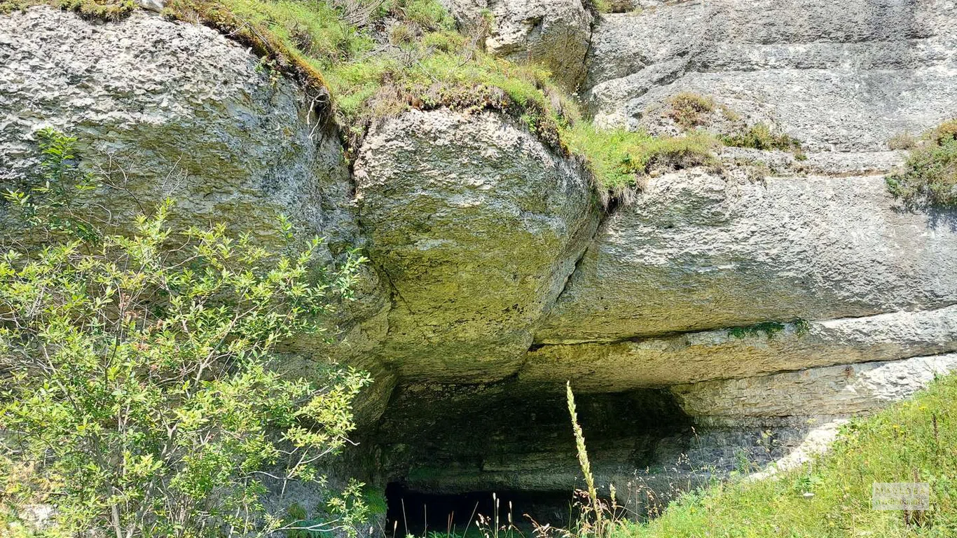 Вход в пещеру Ушолта