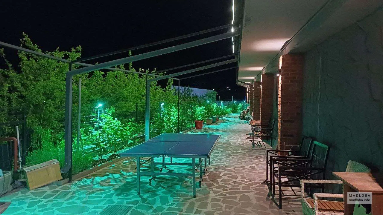 Двор в отеле Pesvebi