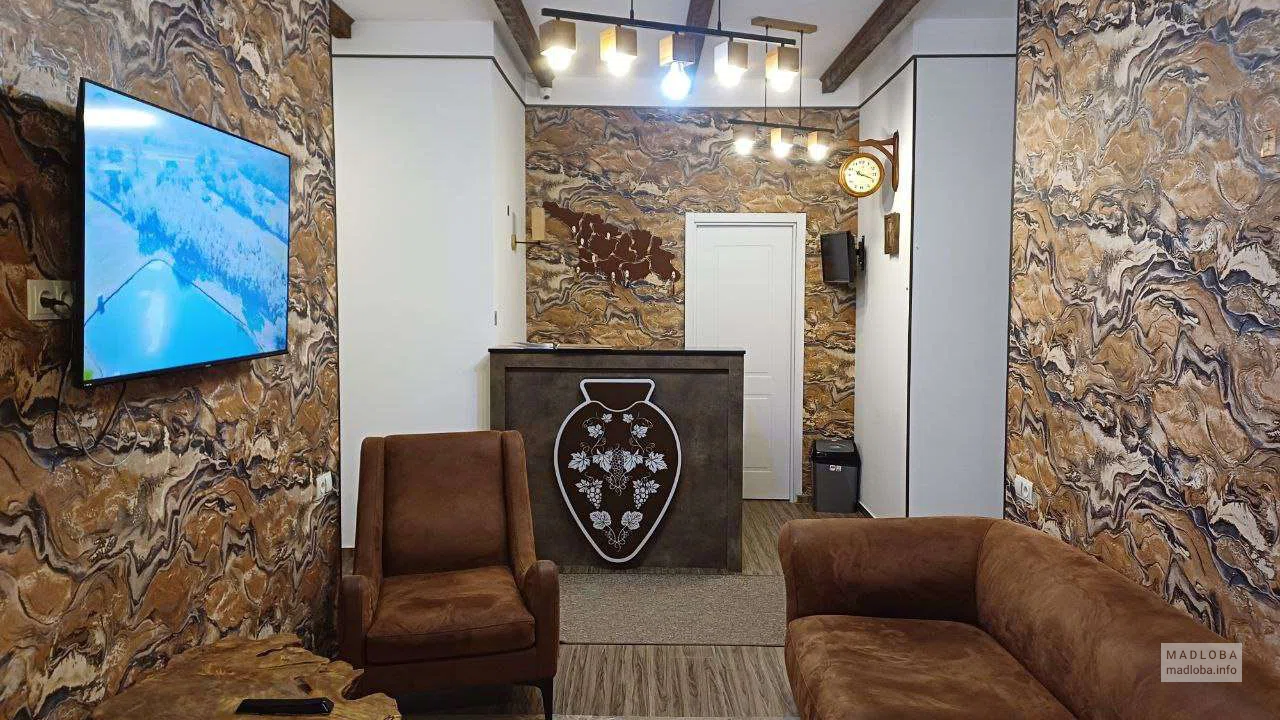 Стойка регистрации в отеле Pesvebi Design