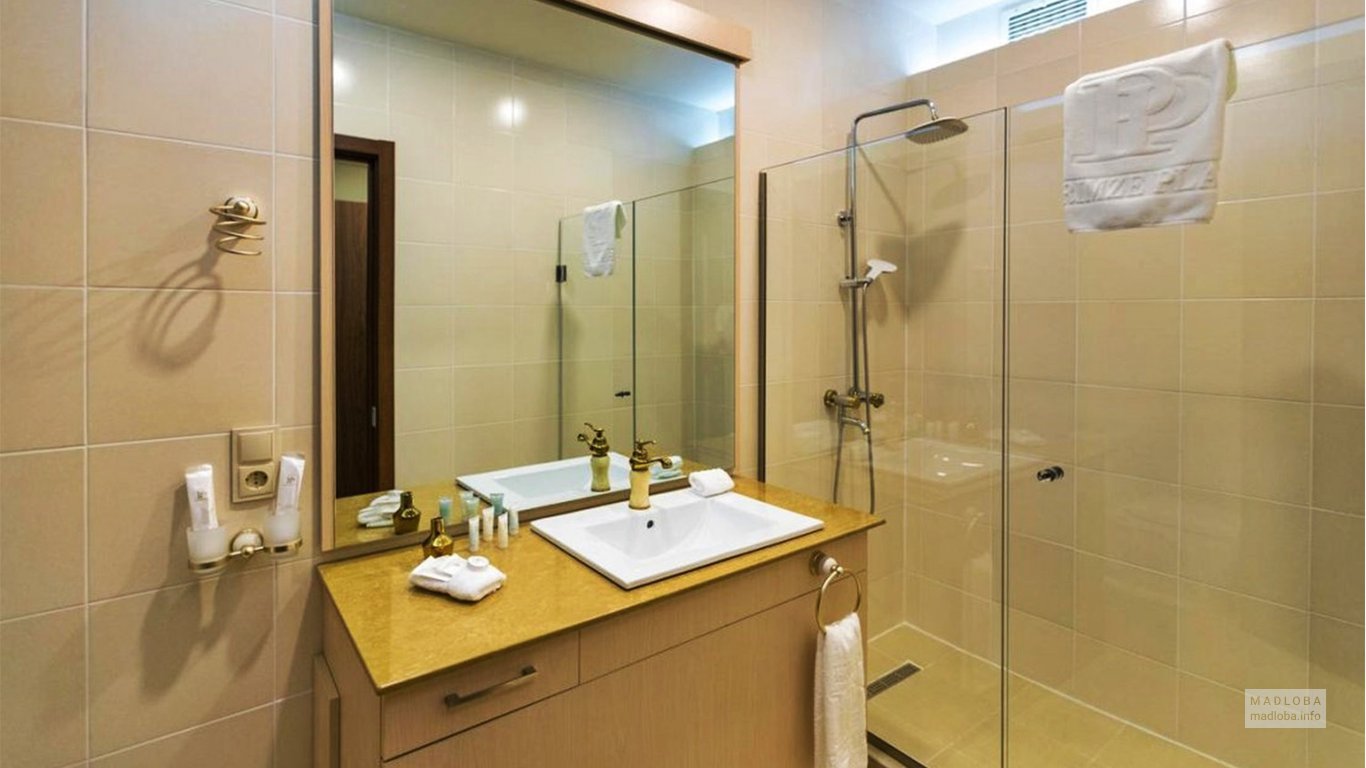 Ванная комната в номере гостиницы Pirimze