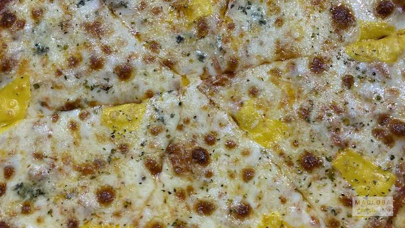 Pizza Semolina сырная пицца