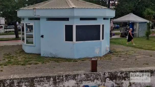 Paid toilet near the seaport