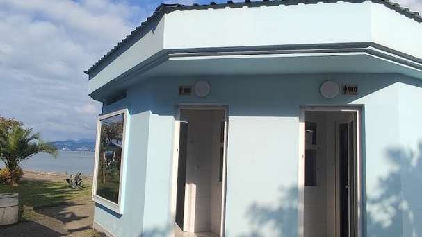 Платный туалет возле морского порта