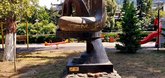 Детская площадка и парк на берегу реки Кура