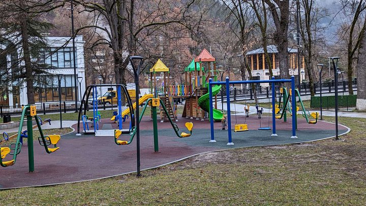 Children's playground (Merab Kostava Park)