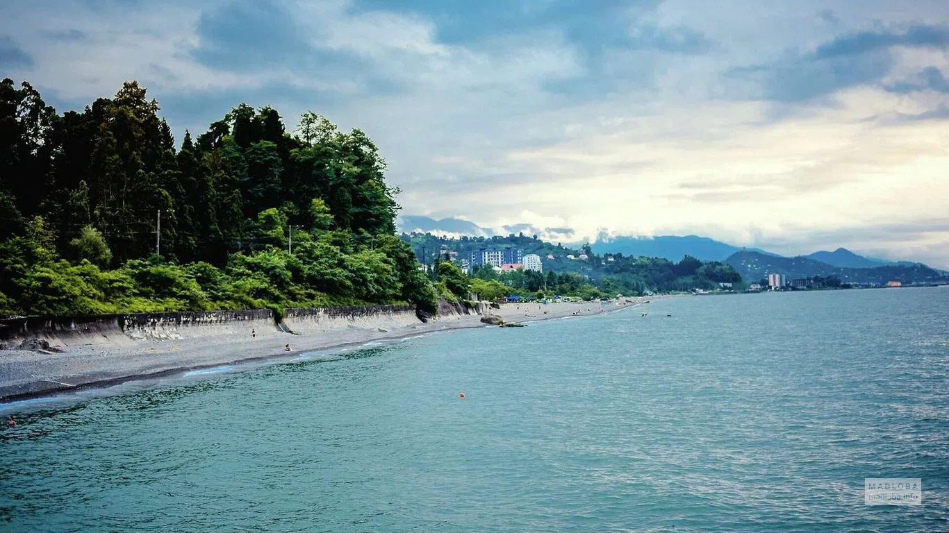 Пляж в Махинджаури