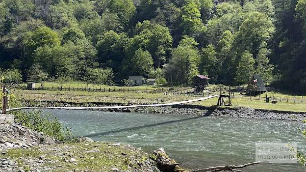 Подвесной мост — переход над рекой Мачахлисцкали для авантюристов