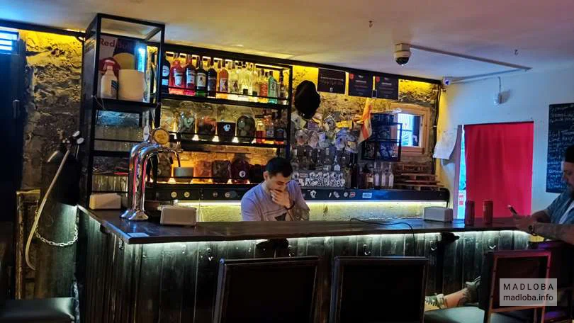 Барная стойка в Popeye Craft bar