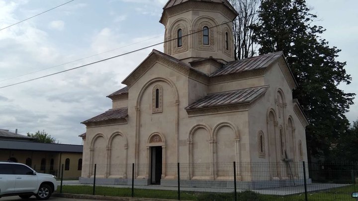 Храм Святых Петра и Павла в Зугдиди