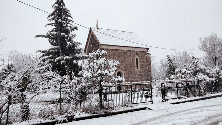 გენერალ გიორგი კვინიტაძის სახელობის კადეტთა სამხედრო ლიცეუმის გვერდით მართლმადიდებლური ტაძარი