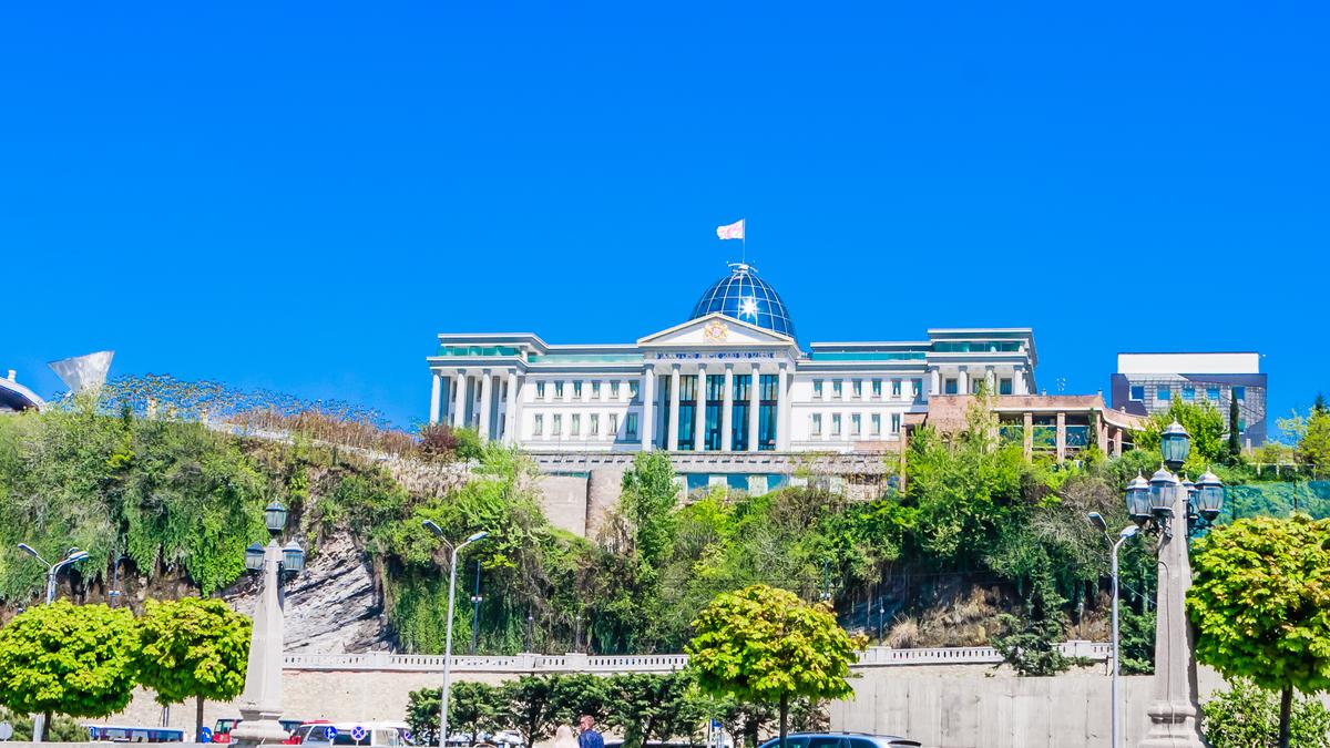 Вид на резиденцию Авлабари в Грузии
