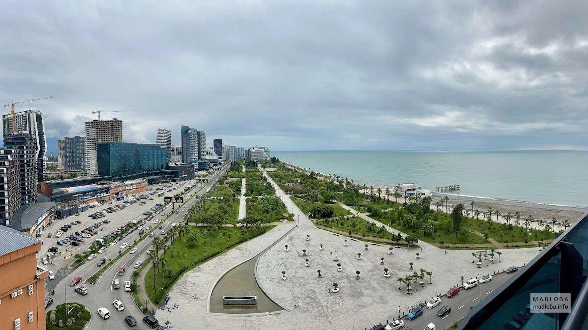 Приморский парк в Батуми — аллеи у моря, места для отдыха и велопрогулок