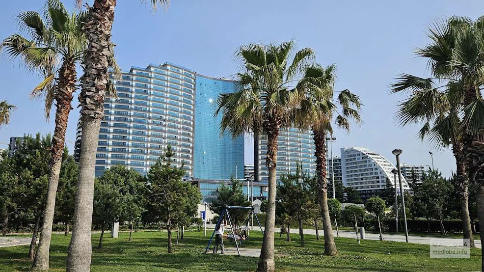 Приморский парк Батуми — прогулки у моря, пальмы и отдых на побережье