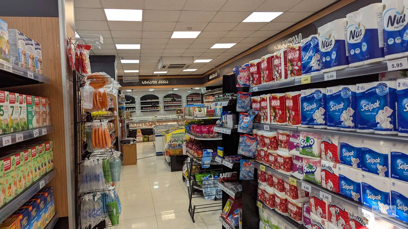 Продуктовый зал в магазине Daily