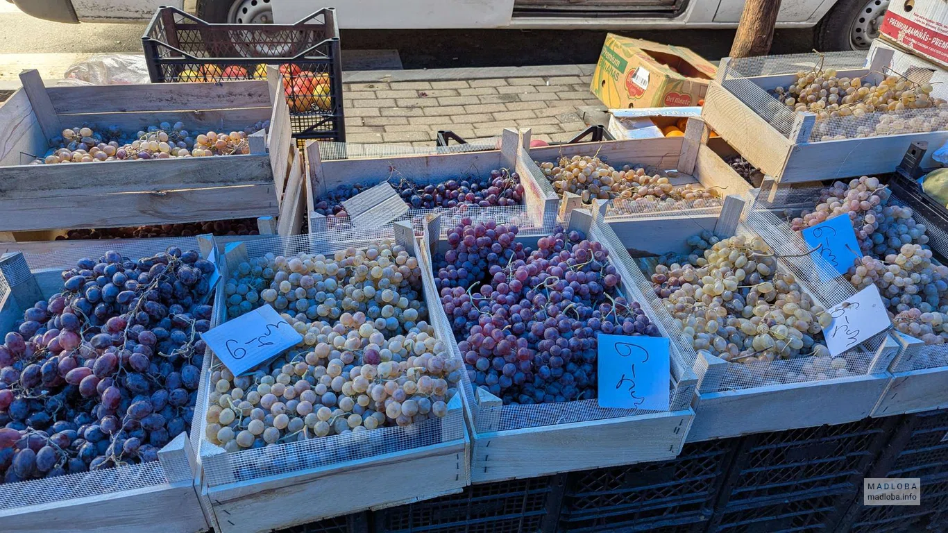Виноград в магазине на улице Лермонтова