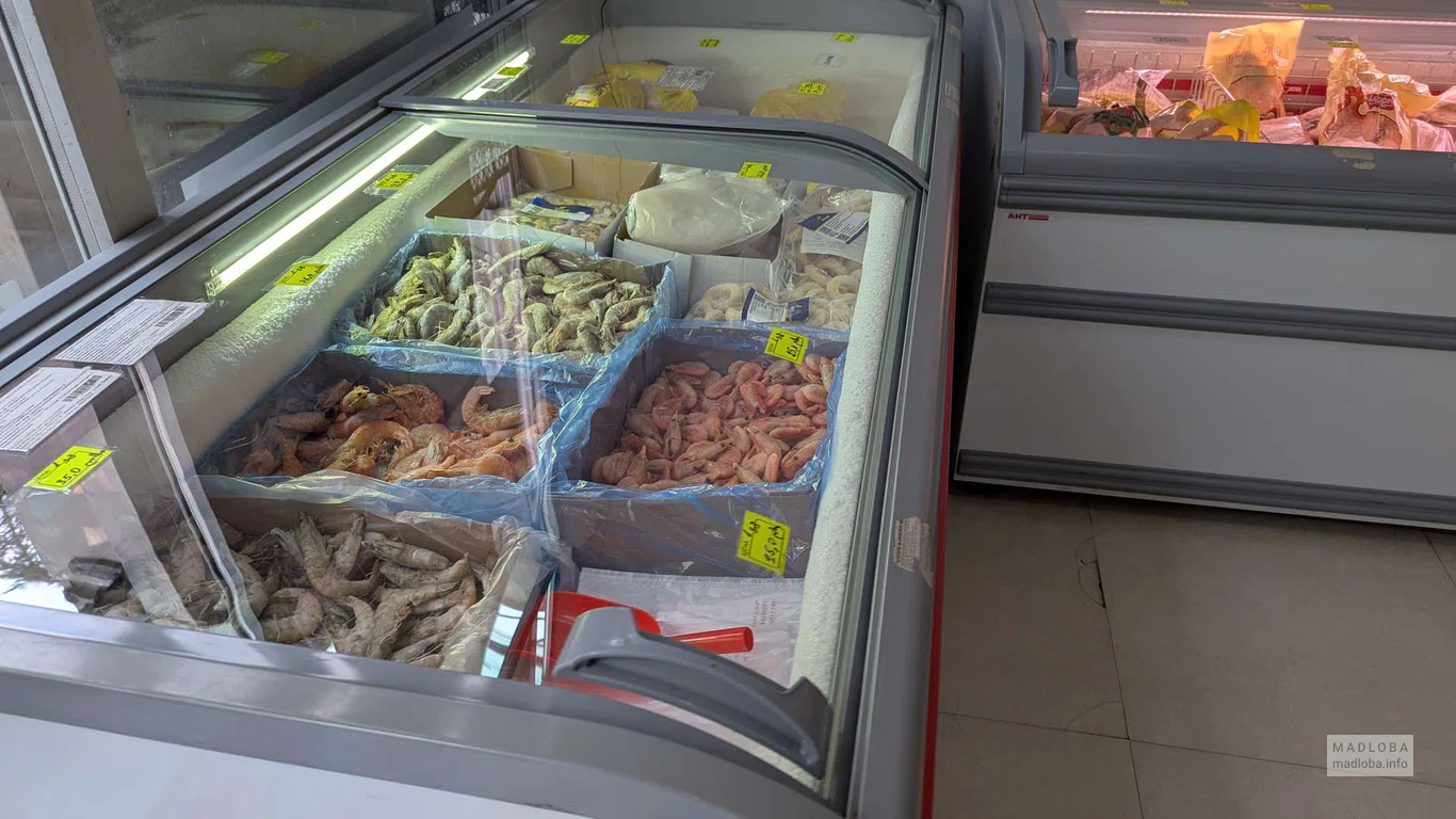 замороженные морепродукты в магазине на улице Горгасали 157 в Батуми