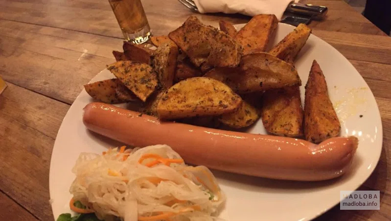 Картофель с сосиской в ресторане Pushkin 10