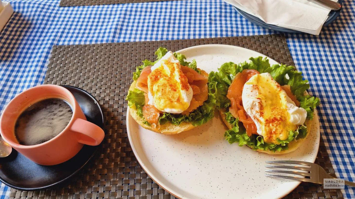 Бутерброды с яйцом пашот