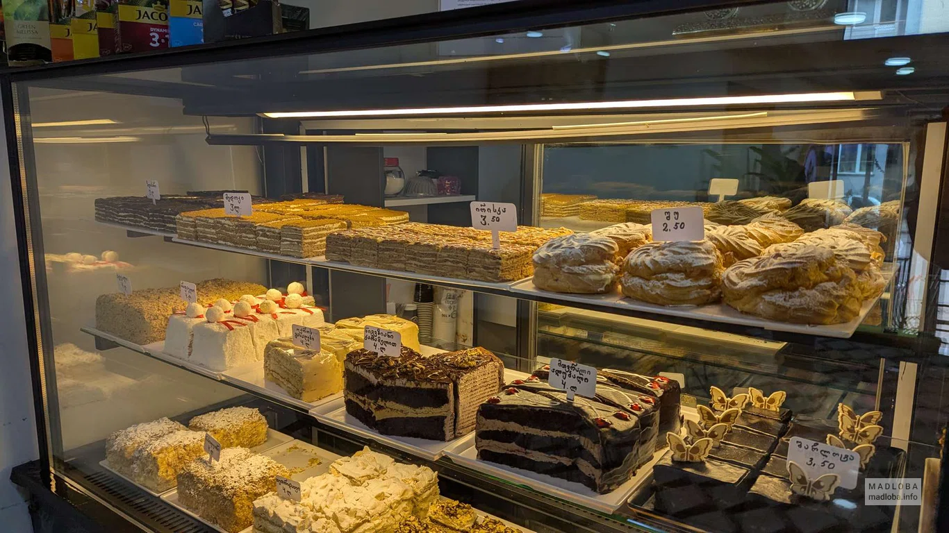 Торты в кондитерской Raffaello в Батуми