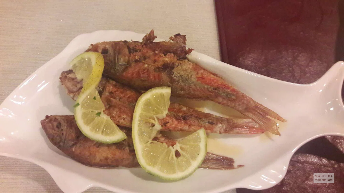 Рыбка в кафе Рандеву