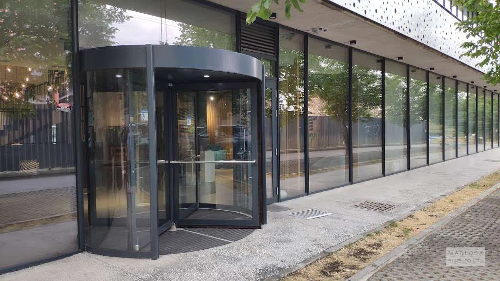 Raymann Hospital в Тбилиси