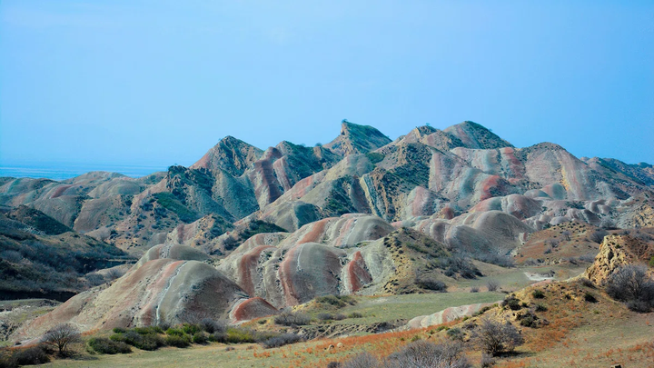 Multi-colored mountains of Mravaltskaro