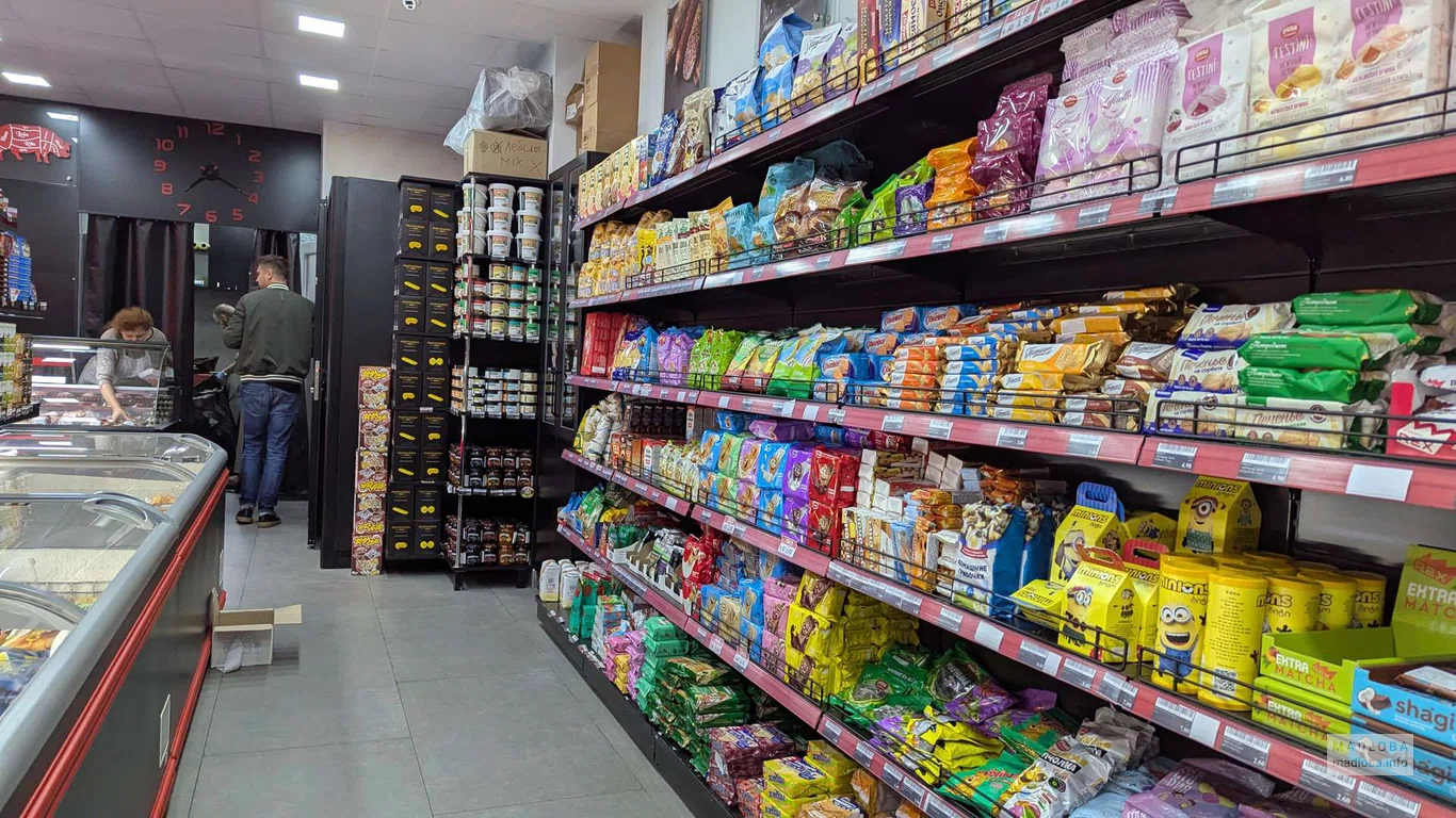 Сладости в магазине Red Market Meat Store