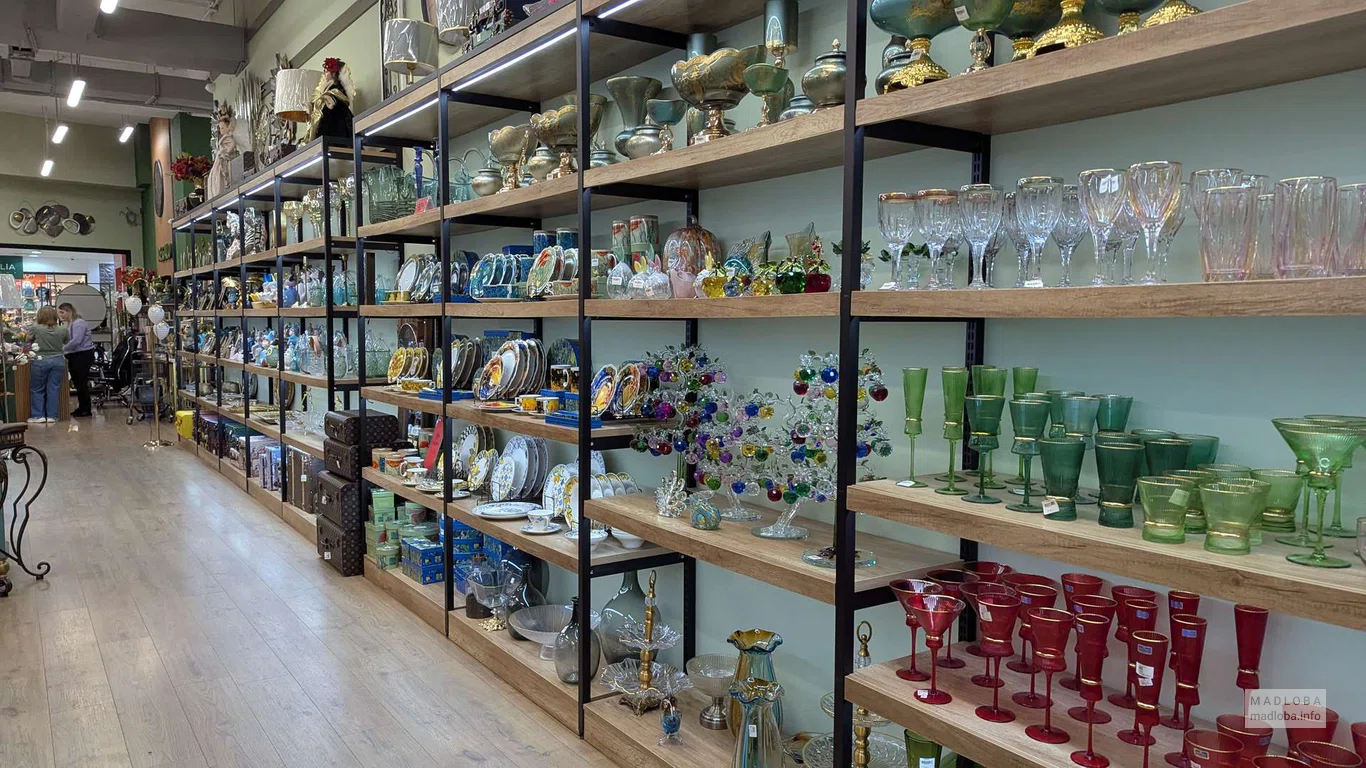 Стеклянная и керамическая посуда в магазине Regalo Gallery