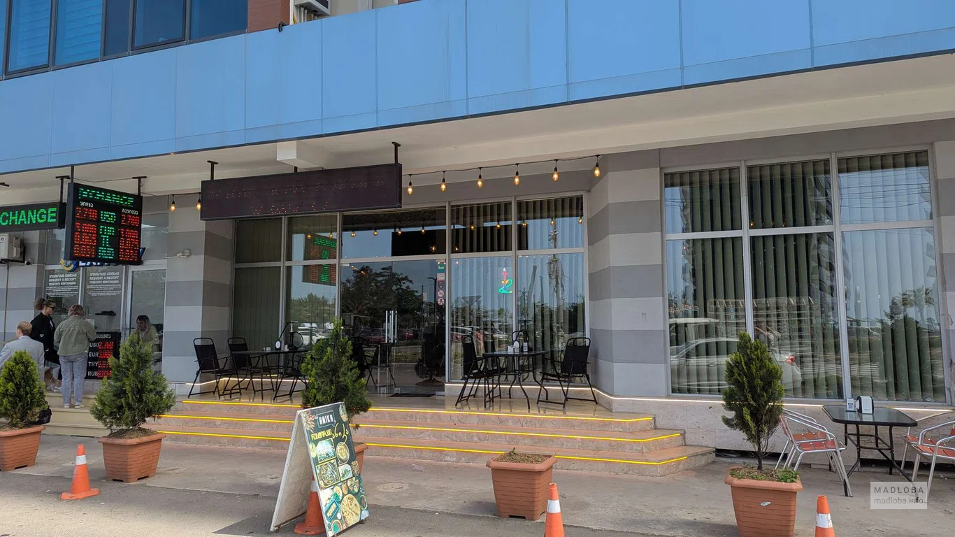 Ресторан Anika в Батуми — грузинская кухня и уютная атмосфера