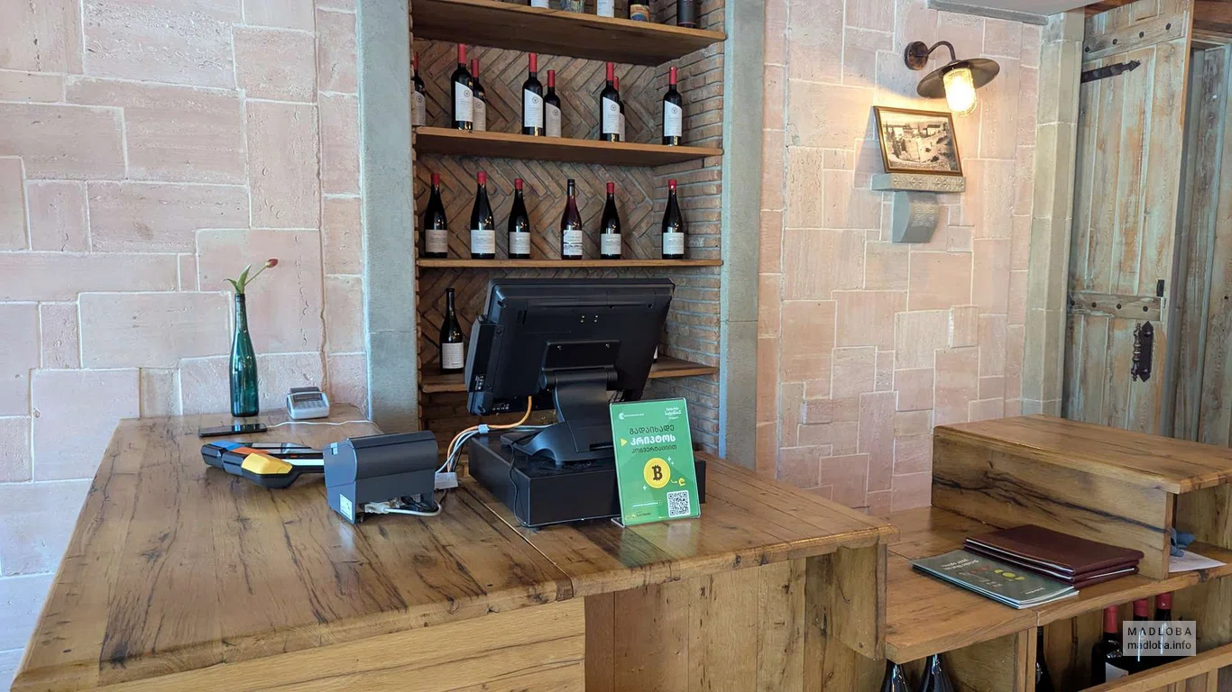 Барная стойка и касса ресторана Batontan